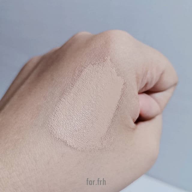 Catrice 002 Porcelain review photo by Farahfrh