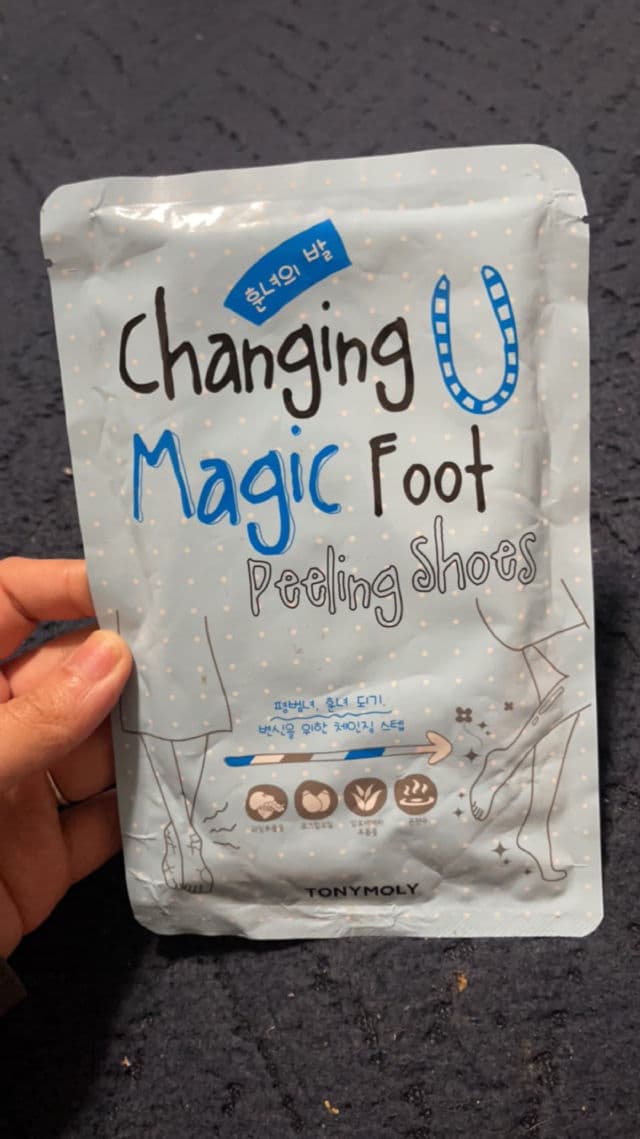 TONYMOLY Changing U Magic Foot Peeling Shoes review photo by notyogorl69