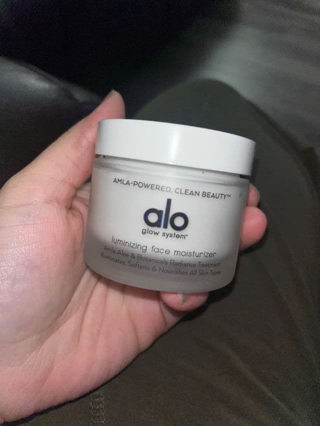 Alo Yoga Luminizing Face Moisturizer review photo by notyogorl69