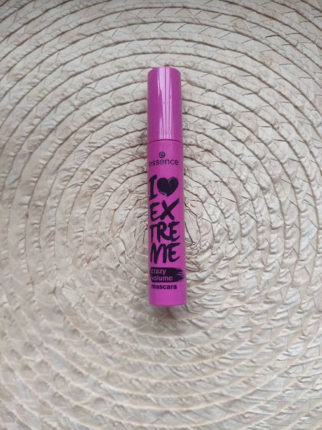 Essence I Love Extreme Crazy Volume Mascara review photo by theheavenofbeauty