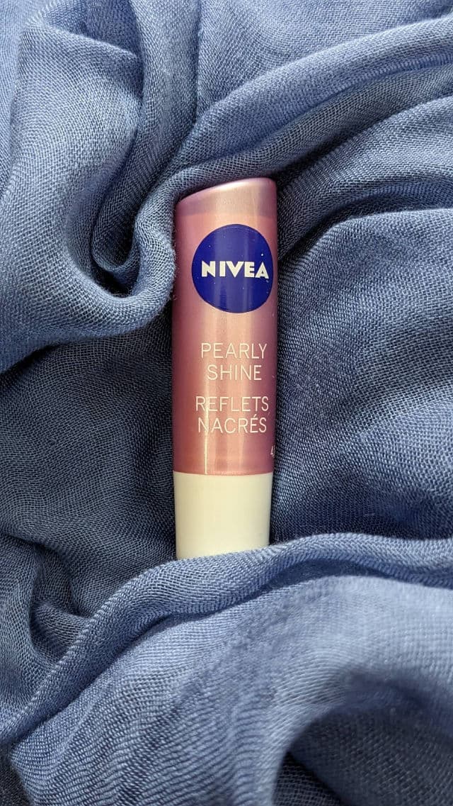 Nivea Pearly Shine Caring Lip Balm Stick review photo by samiahR