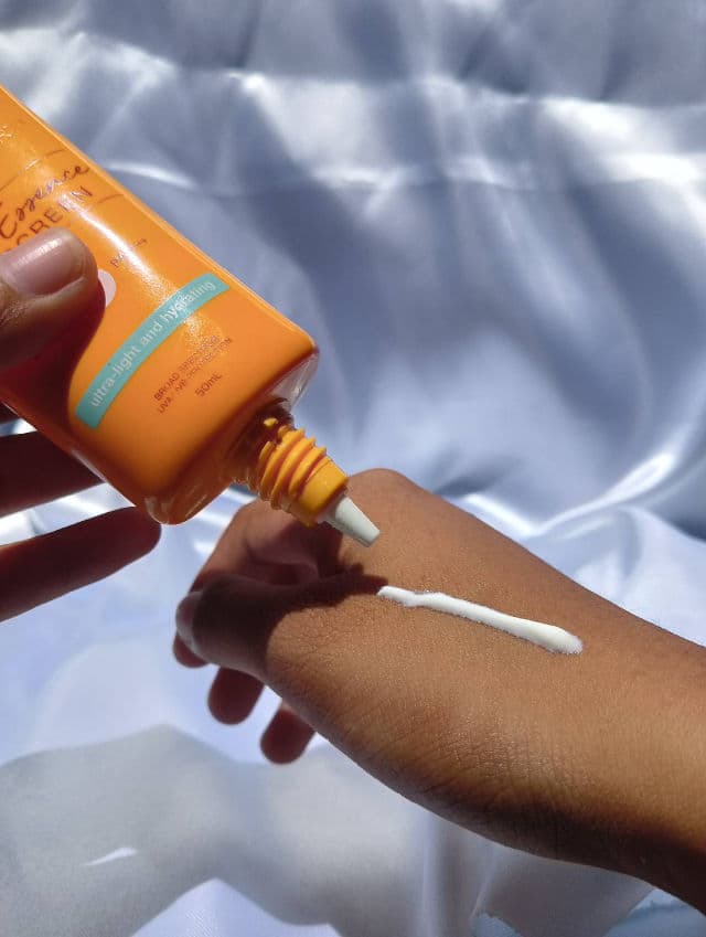 Belo Essentials SunExpert Dewy Essence Sunscreen SPF50 PA++++ review photo by Ptriciaaa