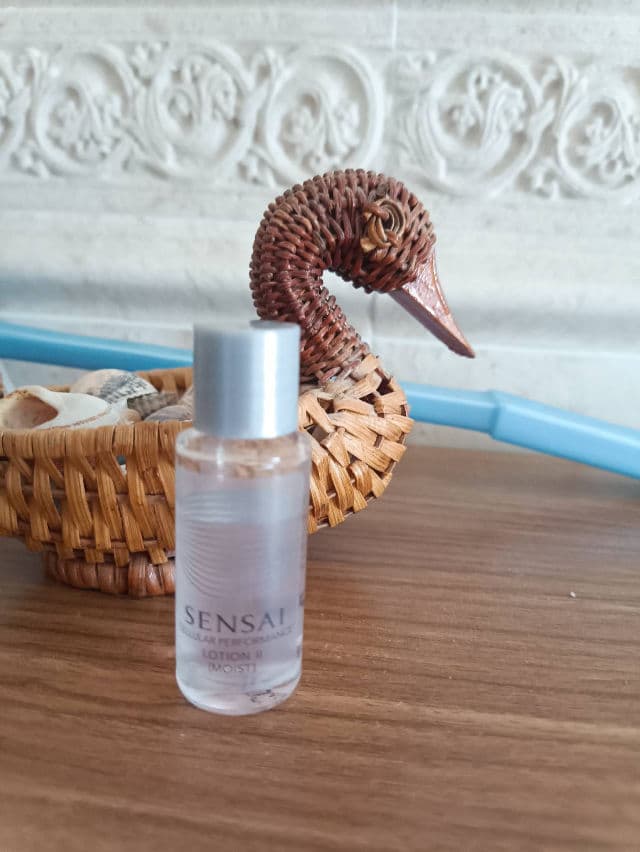 Sensai Cellular Performance Lotion II (Moist) review photo by DesC