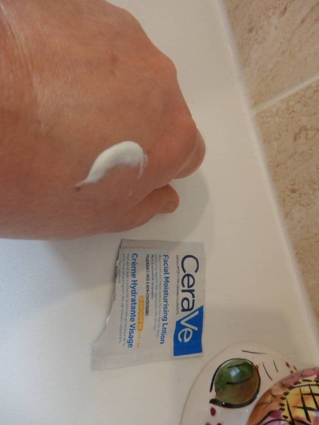 CeraVe Facial Moisturising Lotion SPF50 review photo by DesC