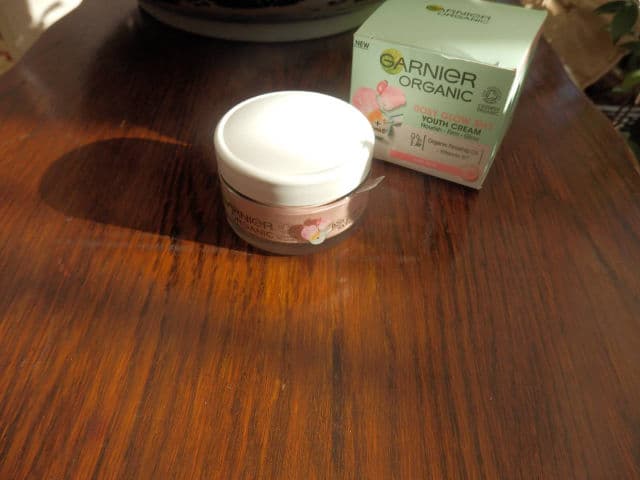 Garnier Organic Rosy Glow 3-in-1 Youth Cream review photo by DesC