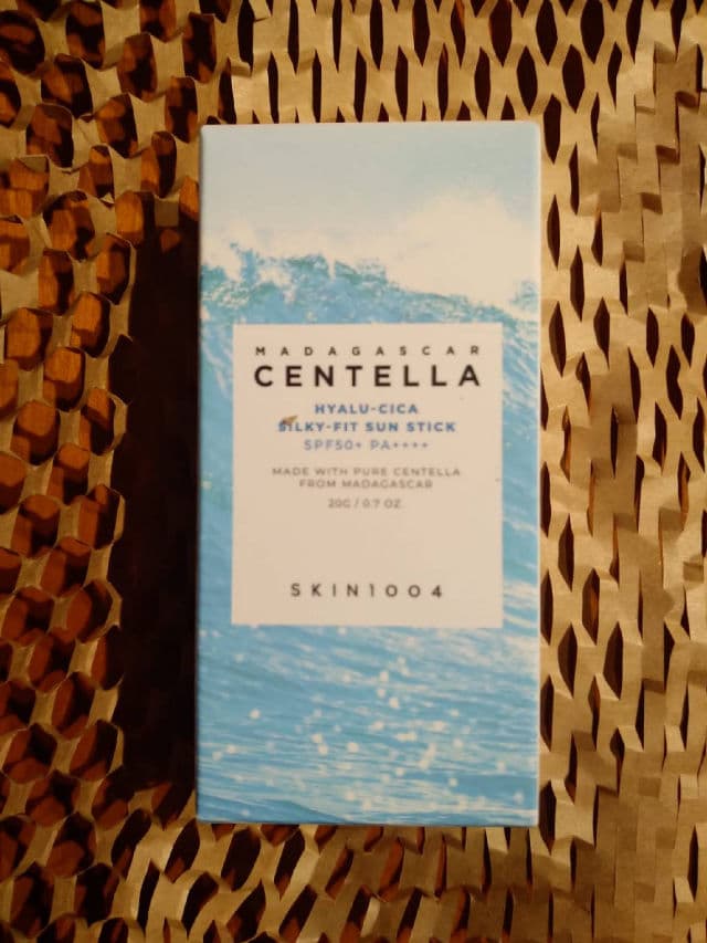 SKIN1004 Madagascar Centella Hyalu-Cica Silky-fit Sun Stick SPF50+ PA++++ review photo by ninota55