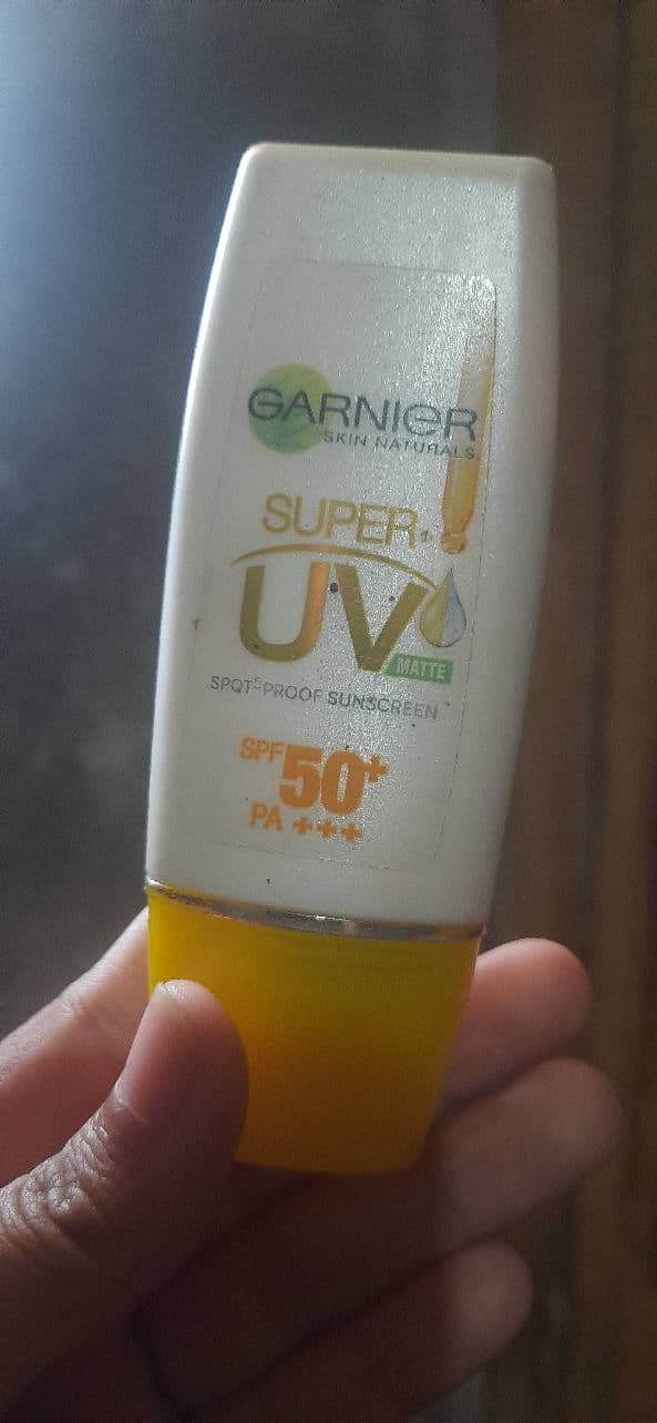 Garnier Bright Complete Vitamin C Super UV Matte SPF50+PA+++ review photo by Marsya1703