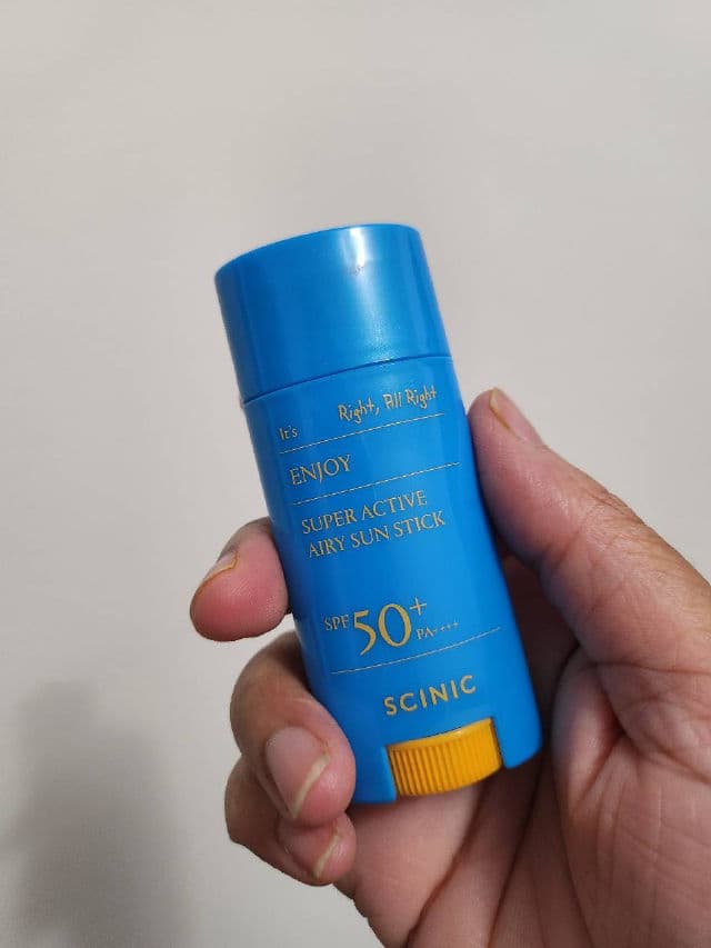 SCINIC Enjoy All Round Airy Sun Stick SPF50+ PA++++  review photo by TimeyxWimey
