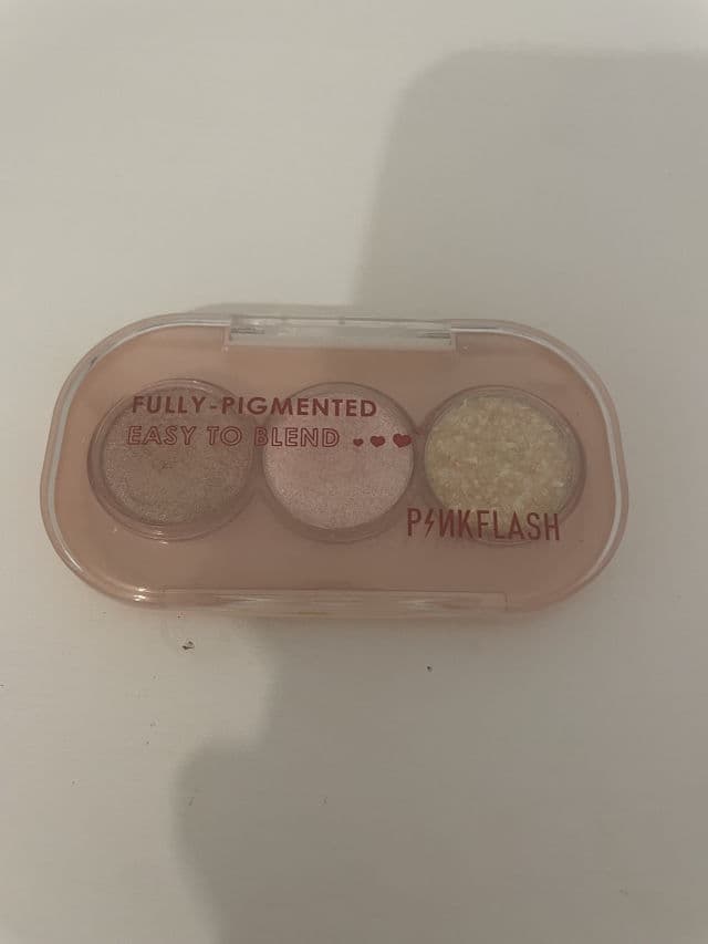Pinkflash Pink Game Eyeshadow Palette PK02 review photo by sanrionaky