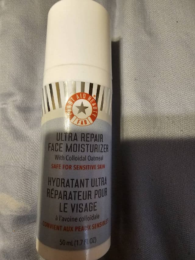 First Aid Beauty Ultra Repair Face Moisturiser review photo by frostyfeet
