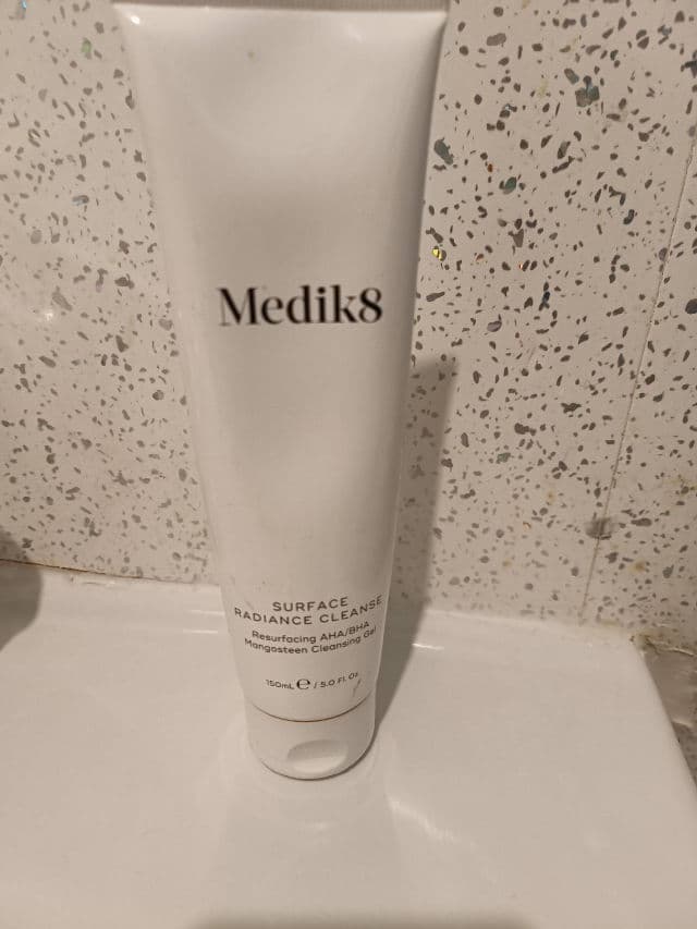 Medik8 Surface Radiance Cleanse review photo by Deedeemel