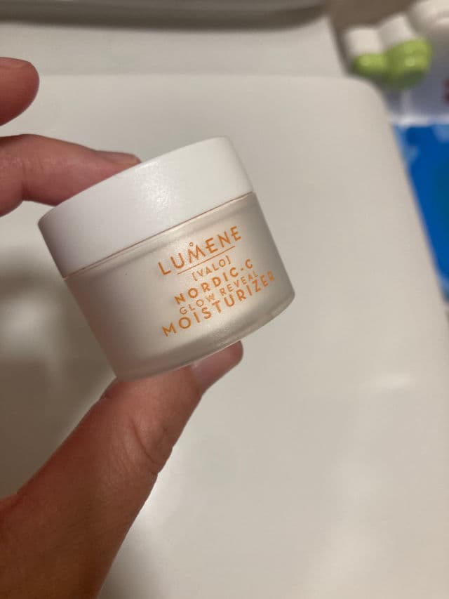 Lumene Nordic C [Valo] Glow Reveal Moisturizer review photo by Beautyadictas