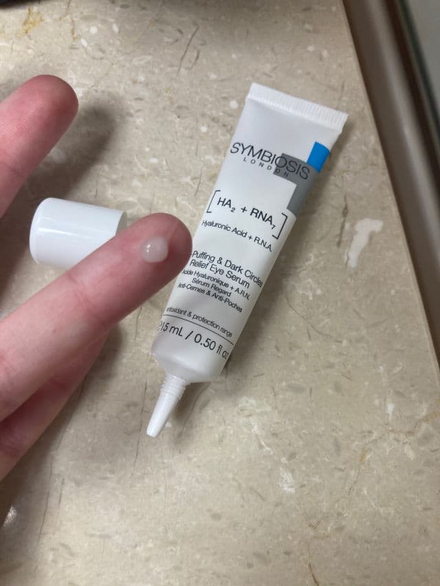 Symbiosis London [HA + R.N.A.] De-Puffing & Dark Circles Relief Eye Serum review photo by Beautyadictas