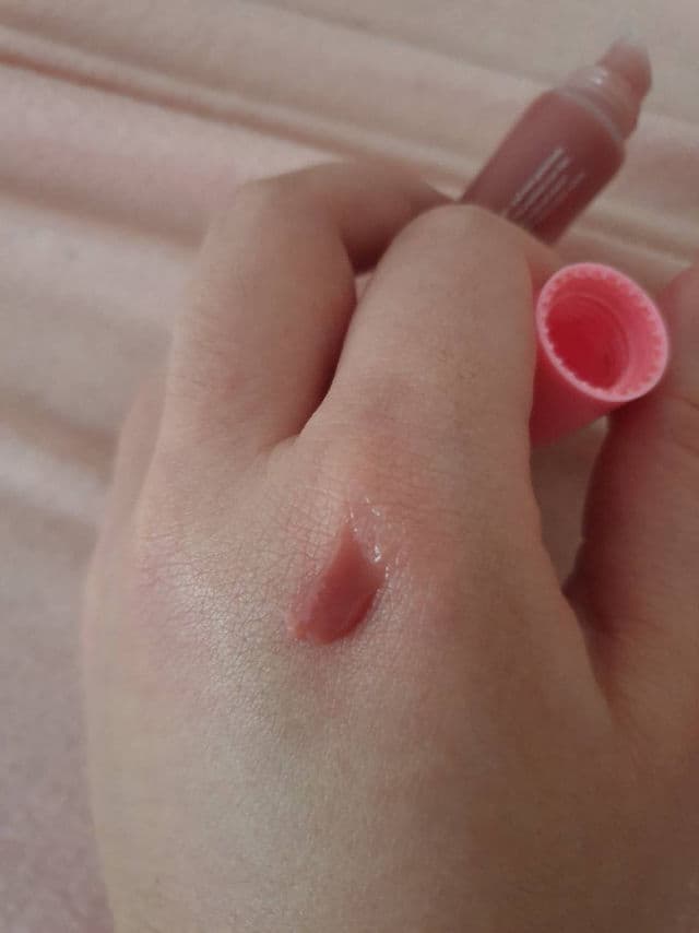 Ultra Violette Sheen Screen  SPF 50 Hydrating Lip Balm review photo by lilalit