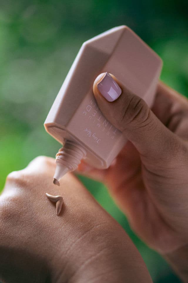 Premium Tinted Sunscreen SPF50 PA++++ product review