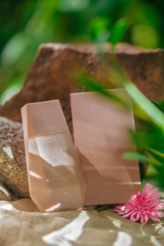 Fairy Skin Premium Tinted Sunscreen SPF50 PA++++ review photo by PickyGlay