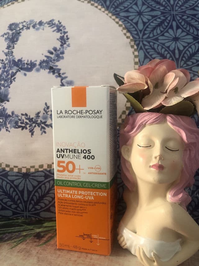La Roche-Posay Anthelios UVmune 400 Oil Control Gel Cream SPF50+ review photo by beautyismygossip