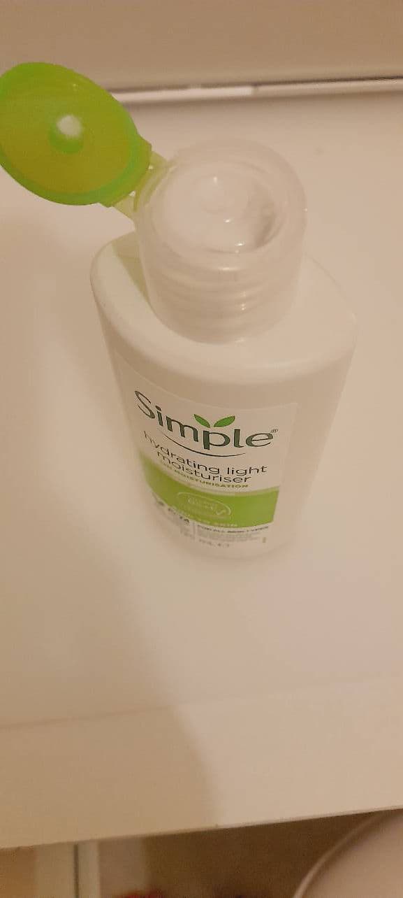 Simple Kind to Skin Hydrating Light Moisturiser review photo by ToffeeNugget