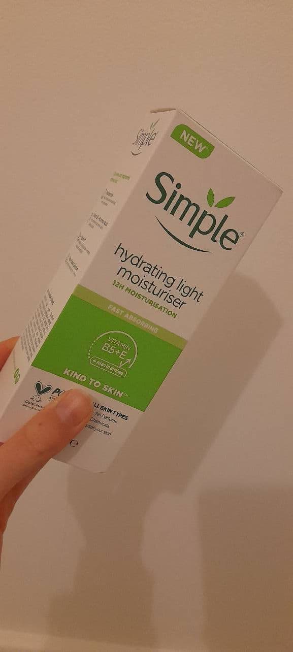Simple Kind to Skin Hydrating Light Moisturiser review photo by ToffeeNugget