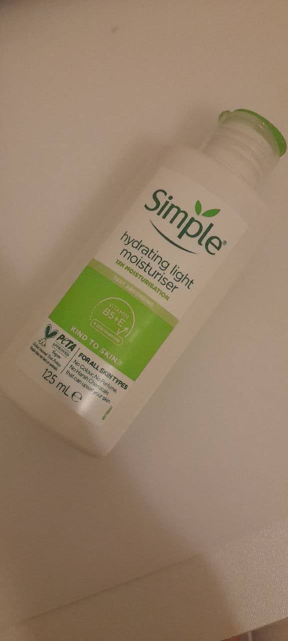 Simple Kind to Skin Hydrating Light Moisturiser review photo by ToffeeNugget