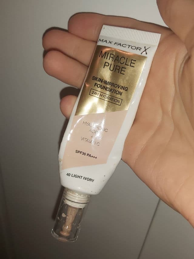 Max Factor Miracle Pure Skin-Improving Foundation SPF 30 review photo by sofikoo
