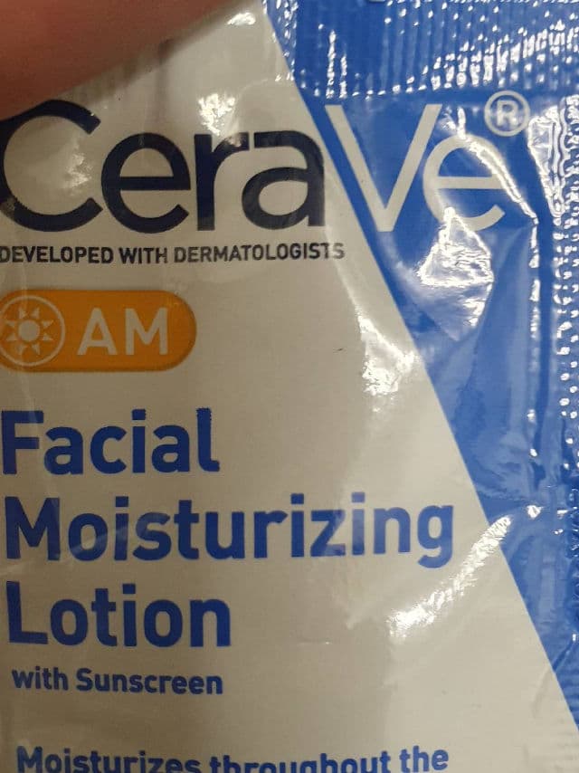 CeraVe Facial Moisturising Lotion SPF50 review photo by Manilaa