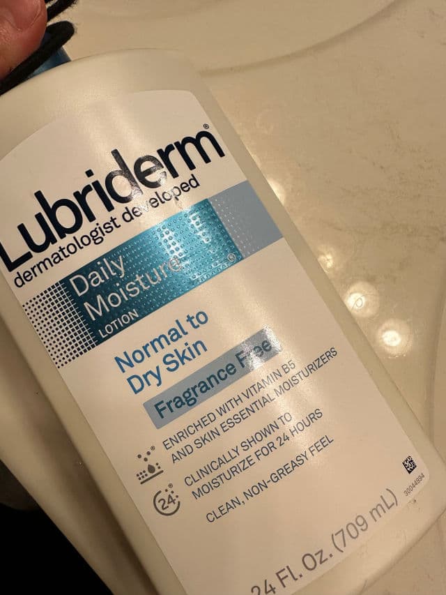Lubriderm Daily Moisture Lotion for Sensitive Skin review photo by toriiaaa