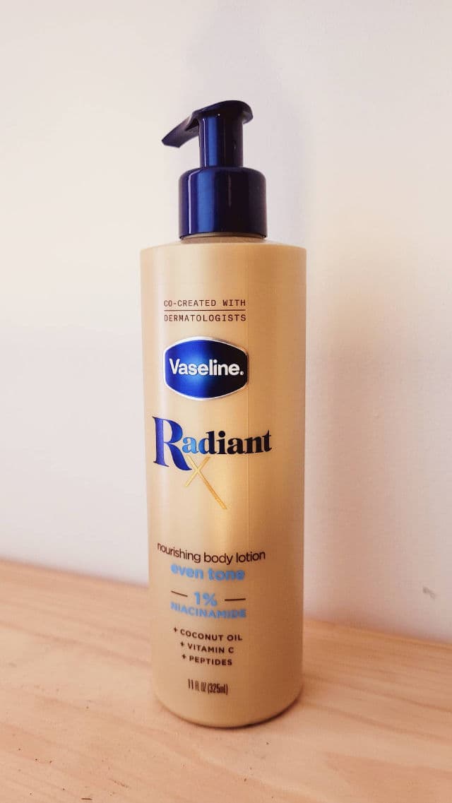 Vaseline Radiant Even Tone Nourishing Body Lotion review photo by MilletMillet