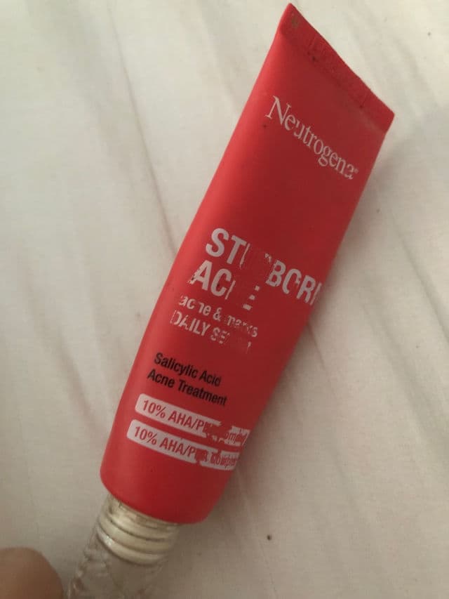 Neutrogena Stubborn Blackhead Daily Acne Facial Serum review photo by Pickycarrie