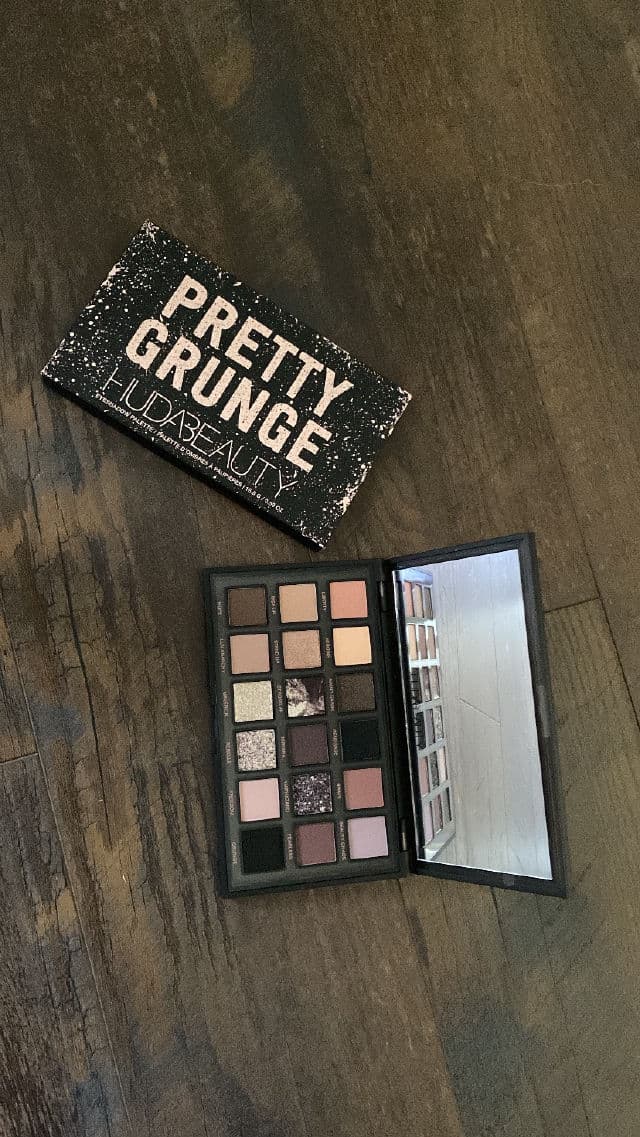 Huda Beauty Pretty Grunge Eyeshadow Palette review photo by lucytsai