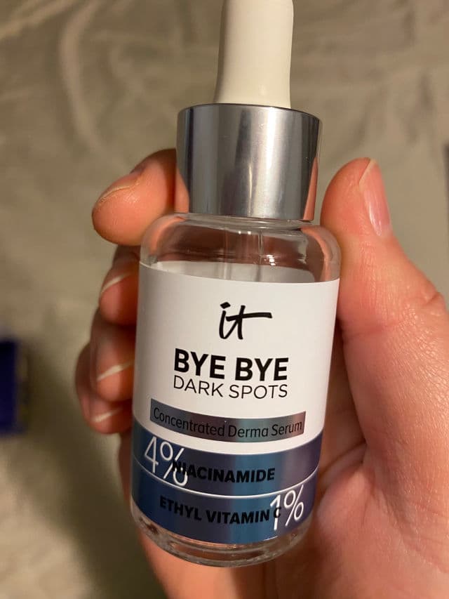 It Cosmetics Bye Bye Dark Spots Niacinamide Serum review photo by lucytsai