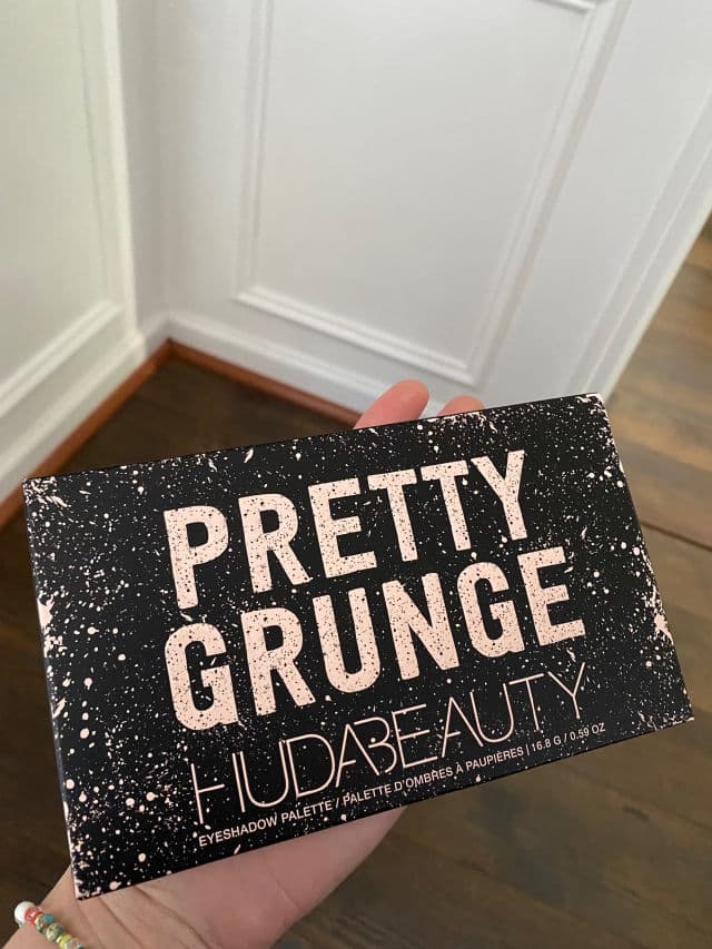 Huda Beauty Pretty Grunge Eyeshadow Palette review photo by lucytsai