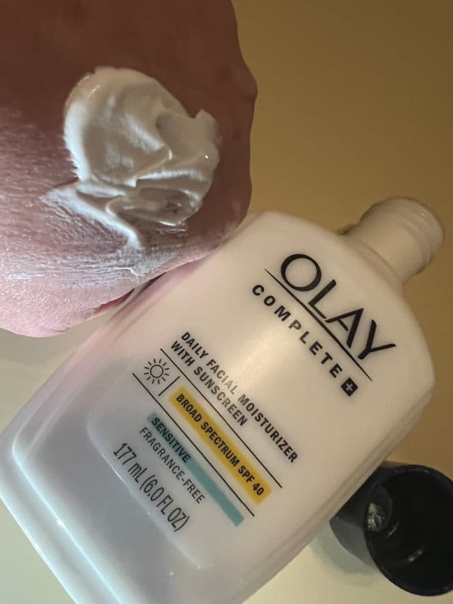 Olay Complete Lotion All Day Moisturizer with SPF 15 for Sensitive Skin review photo by lynnc355