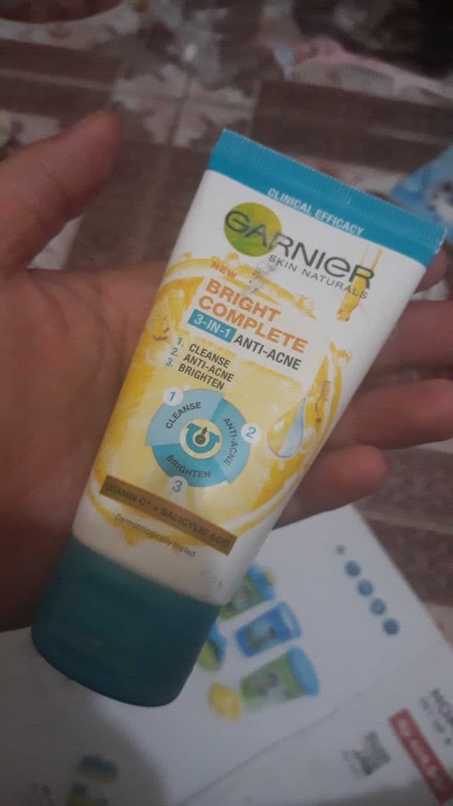 Garnier Bright Complete 3-in-1 Anti Acne Facial Wash review photo by rizkacika