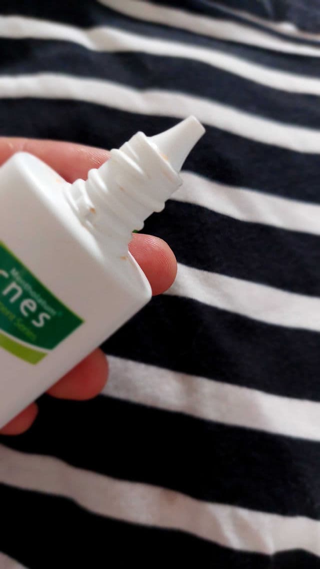 Acnes UV Tint Nature Beige SPF 35 PA+++ review photo by rizkacika