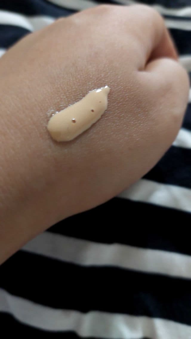 Acnes UV Tint Nature Beige SPF 35 PA+++ review photo by rizkacika