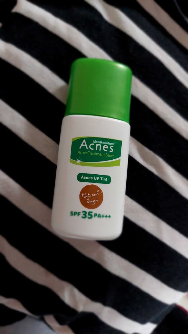 Acnes UV Tint Nature Beige SPF 35 PA+++ review photo by rizkacika