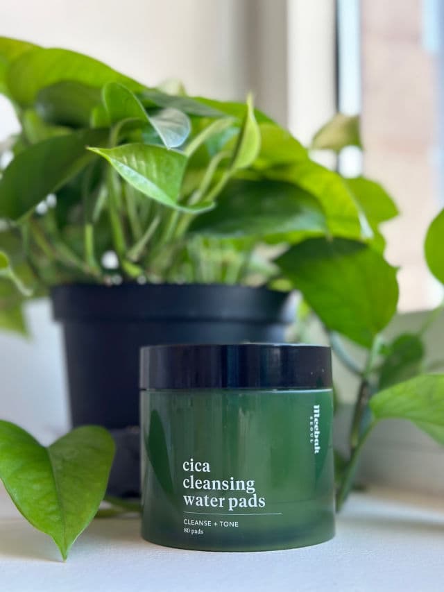 Meebak Cica Cleansing Water Pads review photo by radiantskinroutine