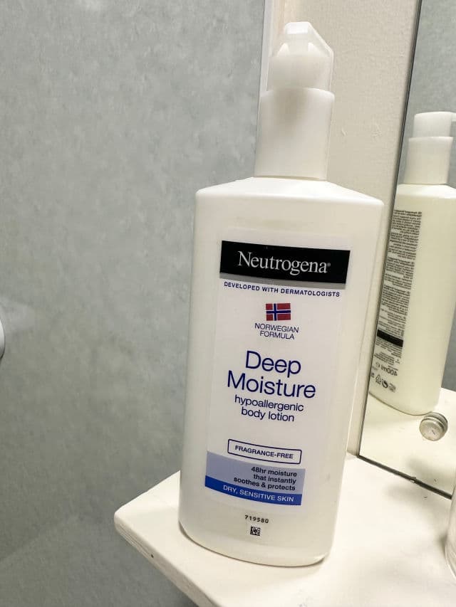 Neutrogena Norwegian Formula Deep Moisture Hypoallergenic Body Lotion review photo by Jonadawn