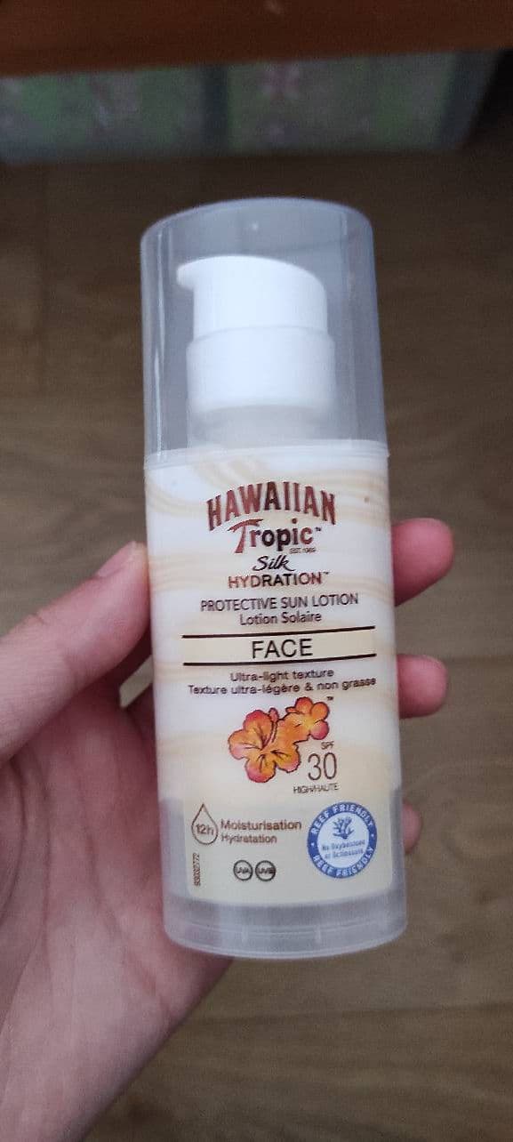Hawaiian Tropic Silk Hydration Weightless Face Sunscreen SPF 30 review photo by Vanner