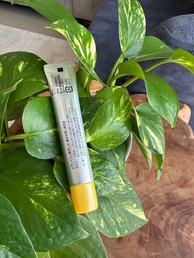 Rohto Mentholatum Melano CC Intensive Anti-Spot Essence review photo by NehaW