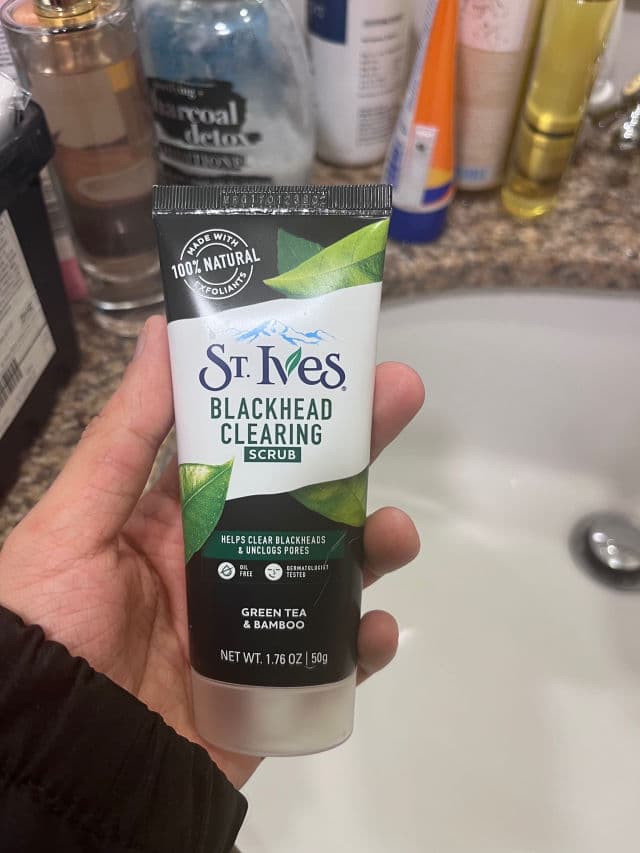St. Ives Blackhead Clearing Green Tea Scrub review photo by glowyxskin