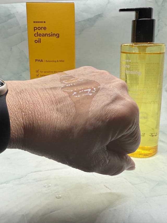 HANSKIN Pore Cleansing Oil PHA review photo by Sharonspendstoomuch