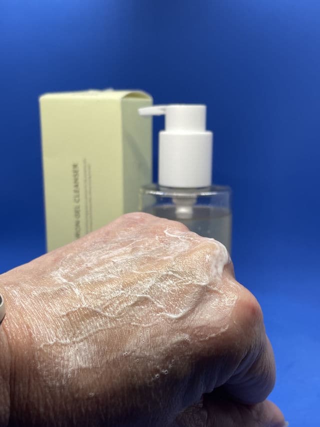 Hyggee pH Hyaluron Gel Cleanser review photo by Sharonspendstoomuch
