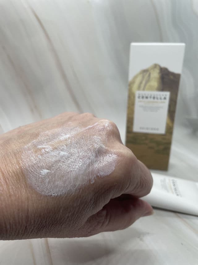 SKIN1004 Madagascar Centella Air-Fit Suncream Light SPF30 PA++++ review photo by Sharonspendstoomuch