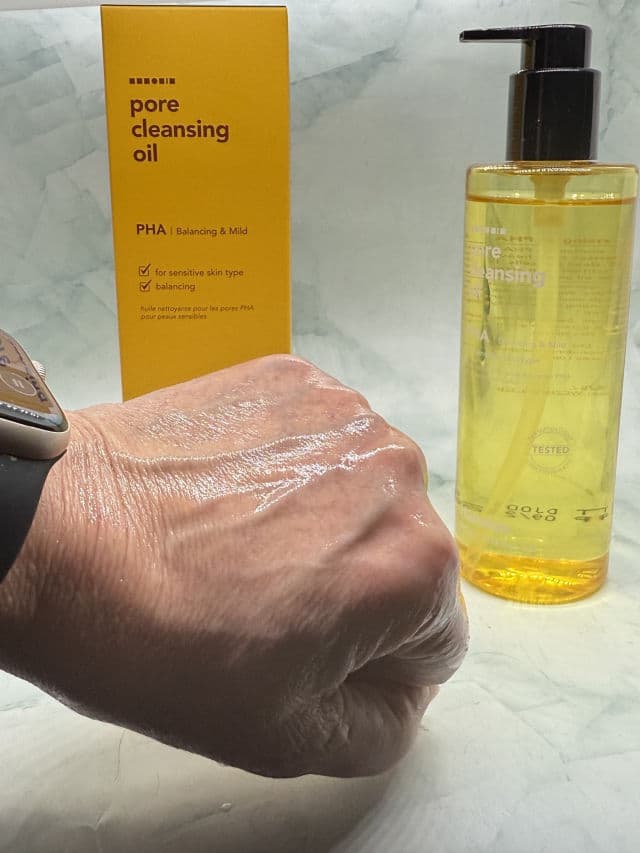 HANSKIN Pore Cleansing Oil PHA review photo by Sharonspendstoomuch