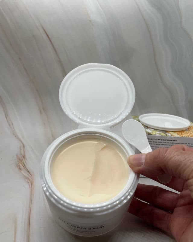 Heimish All Clean Balm Mandarin review photo by Sharonspendstoomuch