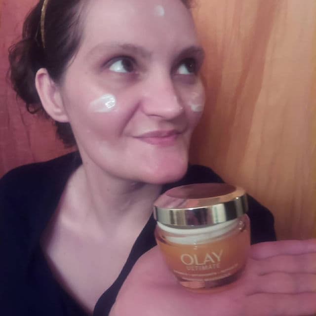 Olay Ultimate Vitamin C + Antioxidants + Peptide 24 Hydrating Moisturizer review photo by laughter