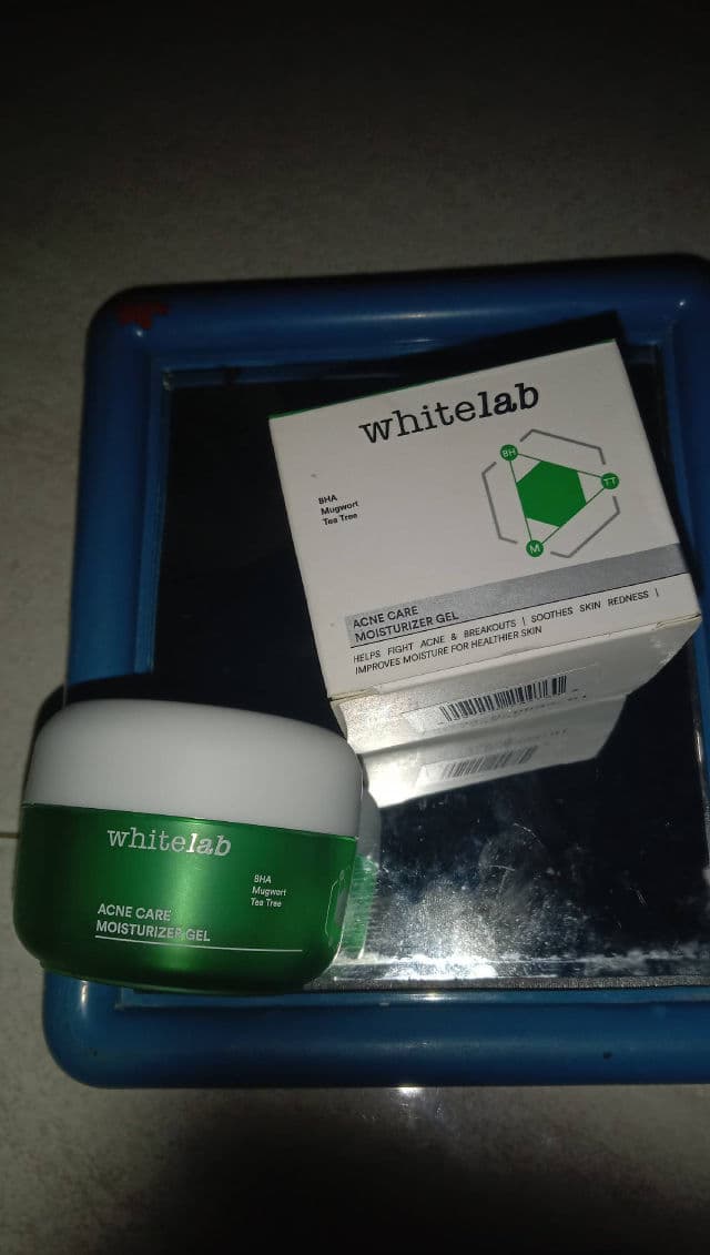 whitelab Acne Care Moisturizer Gel review photo by Risdaharyani