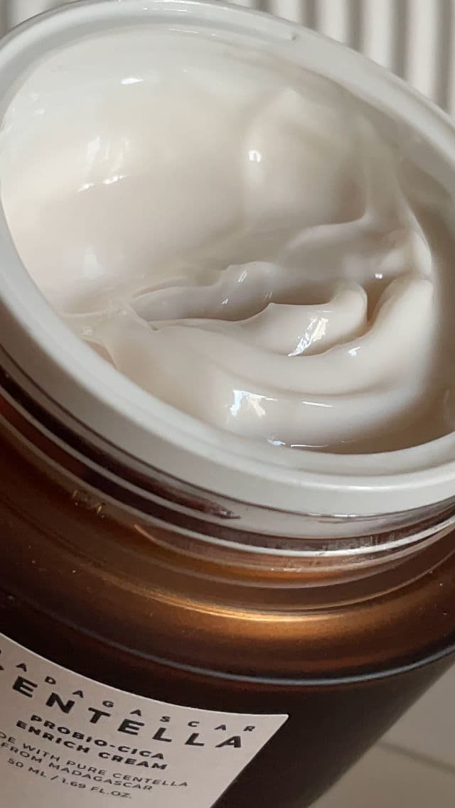 SKIN1004 Madagascar Centella Probio-Cica Enrich Cream review photo by Girlyskincare